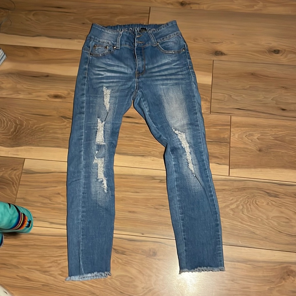 Light wash skinny capri ripped jeans size small